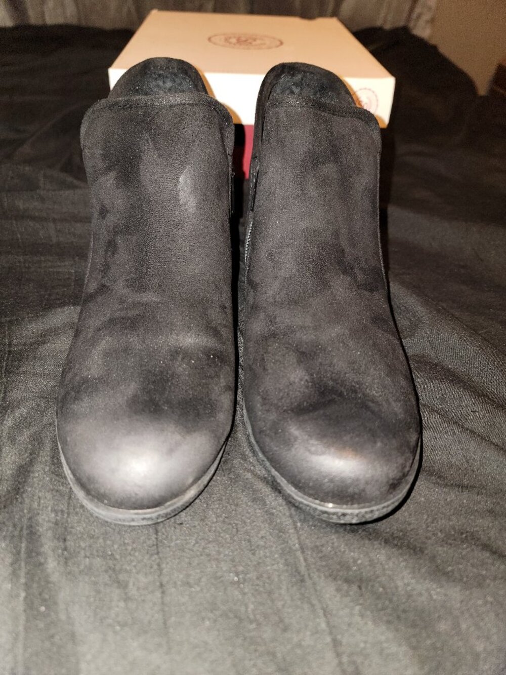 So MeMe Ankle Bootie Faux Blk Suede Size 9.5 1.5" Heel Inner Zips Elastic Insert